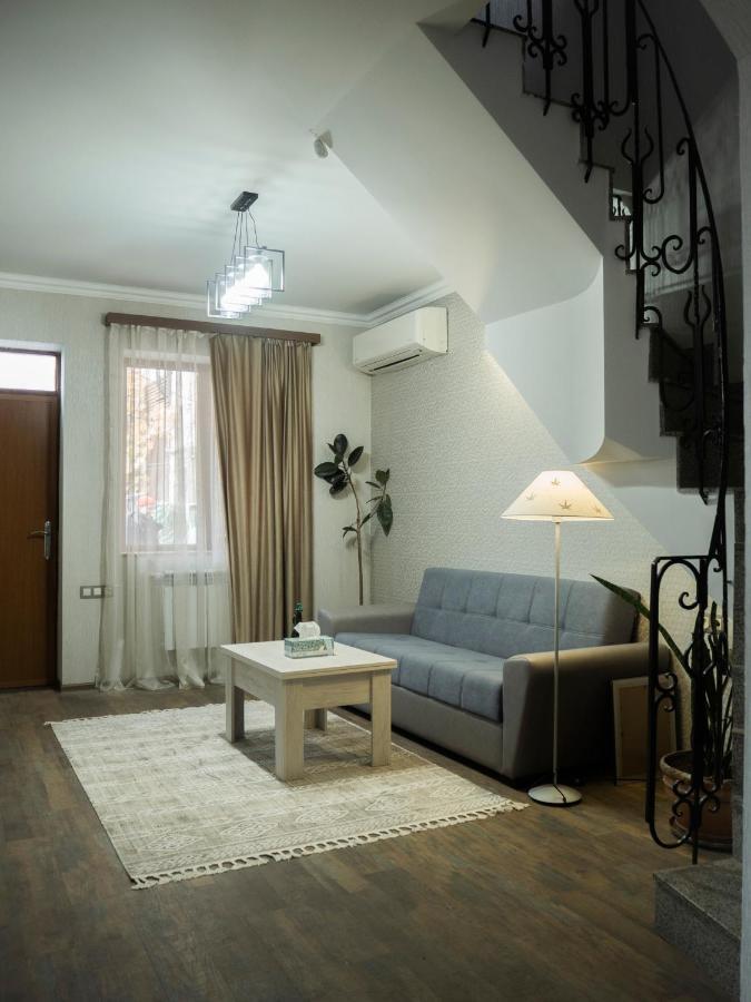 Bonvenon Capsule Hostel Yerevan Exterior photo